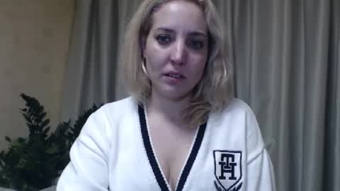 Snapshot of ohsweetmari chatting on 03-05-25, 02:23 Mari online show from 03-05-25, 02:23