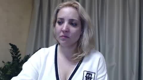 Snapshot of ohsweetmari chatting on 03-05-25, 09:15 Mari online show from 03-05-25, 09:15