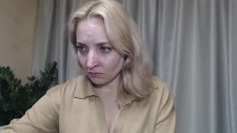 Snapshot of ohsweetmari chatting on 10-03-25, 02:14 Mari online show from 10-03-25, 02:14