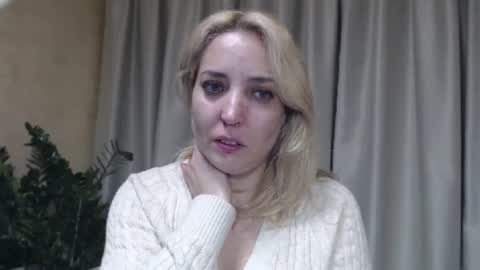 Snapshot of ohsweetmari chatting on 10-14-25, 04:19 Mari online show from 10-14-25, 04:19