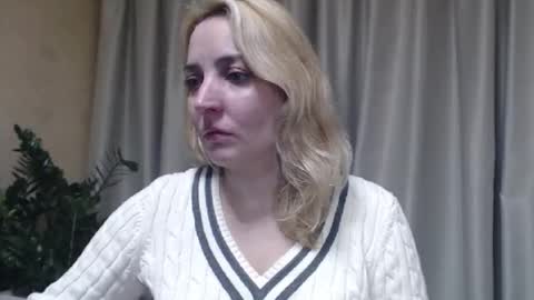 Snapshot of ohsweetmari chatting on 10-22-25, 04:07 Mari online show from 10-22-25, 04:07