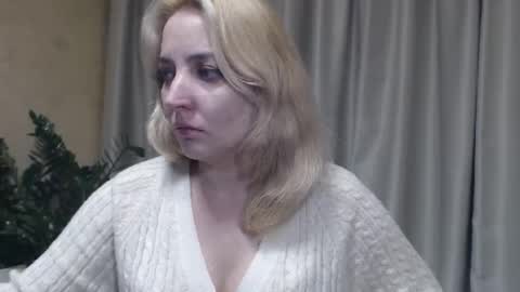 Mari online show from 10-26-25, 02:56