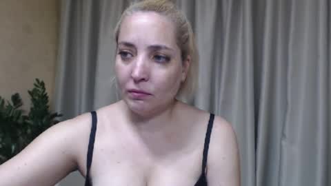 Snapshot of ohsweetmari chatting on 07-15-26, 02:44 Mari online show from 07-15-26, 02:44