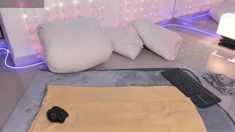 ohyesly_ online show from 09-22-25, 11:01