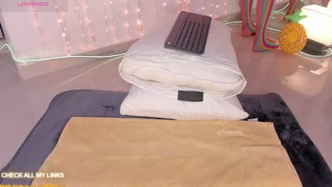 ohyesly_ online show from 01-09-26, 10:07