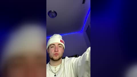 W online show from 02-04-26, 01:44