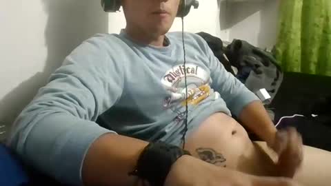 Snapshot of okamisan34 chatting on 10-14-25, 06:03 Gambitox15 online show from 10-14-25, 06:03