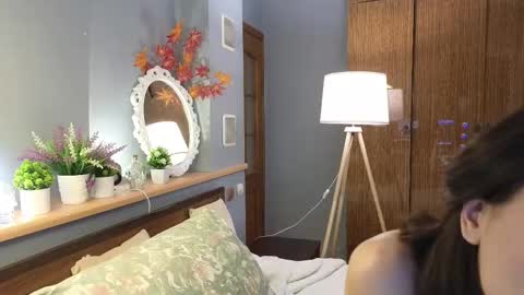 Ami online show from 11-08-25, 01:55