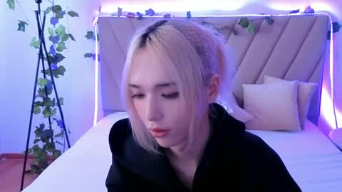 Snapshot of okerriella chatting on 05-14-26, 08:21 Ami online show from 05-14-26, 08:21
