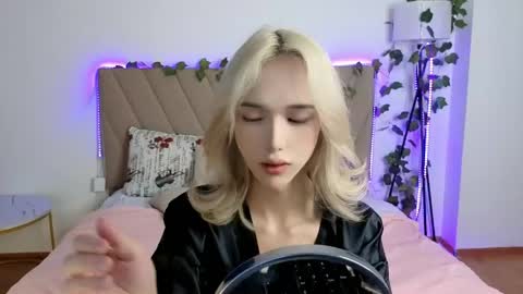 Snapshot of okerriella chatting on 06-05-26, 09:59 Ami online show from 06-05-26, 09:59