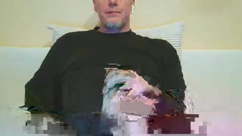 Snapshot of olavdelux chatting on 01-12-26, 07:41 olavdelux online show from 01-12-26, 07:41