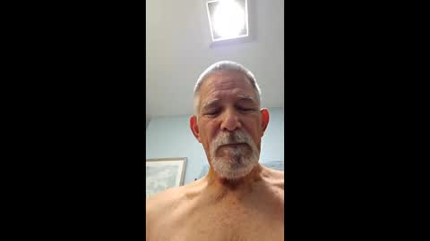 Snapshot of oldermoguy1 chatting on 05-21-26, 01:51 oldermoguy1 online show from 05-21-26, 01:51