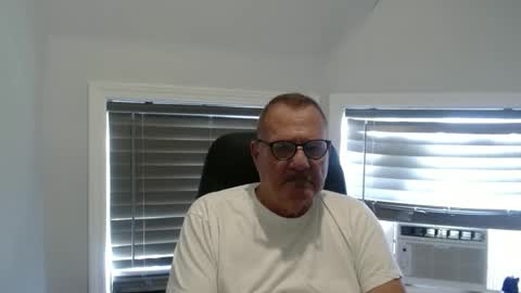 Snapshot of oldguybigd chatting on 09-09-25, 11:26 oldguybigd online show from 09-09-25, 11:26