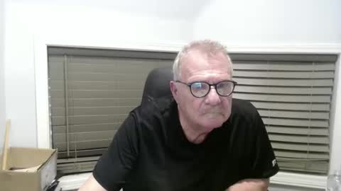 Snapshot of oldguybigd chatting on 10-12-25, 03:27 oldguybigd online show from 10-12-25, 03:27