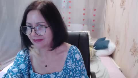 Snapshot of olgahottie chatting on 10-28-25, 11:29 OlgaHottie online show from 10-28-25, 11:29