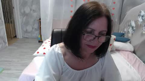 Snapshot of olgahottie chatting on 06-08-26, 01:28 OlgaHottie online show from 06-08-26, 01:28