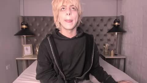 oliiverr22 online show from 11-07-25, 07:58