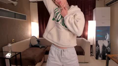 Oli online show from 06-30-26, 06:09
