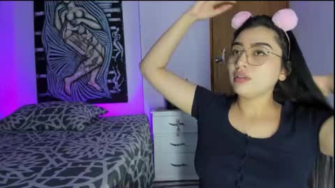 Snapshot of oliv_11 chatting on 10-11-25, 03:06 Olivia online show from 10-11-25, 03:06