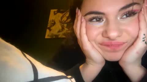 Snapshot of olivepeach chatting on 12-22-24, 05:23 Oil online show from 12-22-24, 05:23