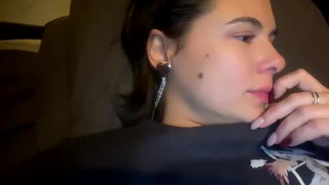 Snapshot of olivepeach chatting on 01-07-25, 09:25 Oil online show from 01-07-25, 09:25