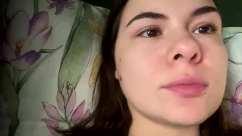 Snapshot of olivepeach chatting on 11-05-25, 09:53 Oil online show from 11-05-25, 09:53