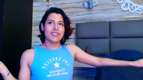 Snapshot of oliver__brown chatting on 01-11-26, 12:15 Oliver online show from 01-11-26, 12:15