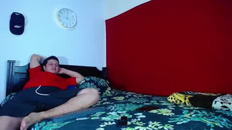 Snapshot of oliver_and_megan chatting on 10-17-25, 09:01 Oliver and MeganIndependent online show from 10-17-25, 09:01