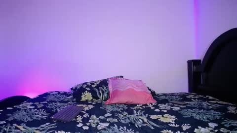 Oliver and MeganIndependent online show from 04-22-26, 07:33