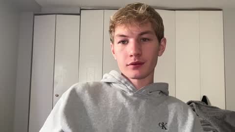 Snapshot of oliver_beck chatting on 12-12-24, 02:15 Oliver Beck online show from 12-12-24, 02:15