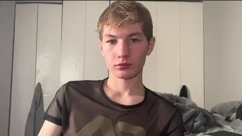 Snapshot of oliver_beck chatting on 12-16-24, 02:25 Oliver Beck online show from 12-16-24, 02:25