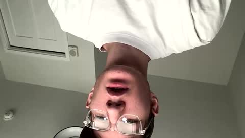 Snapshot of oliver_beck chatting on 11-10-25, 07:13 Oliver Beck online show from 11-10-25, 07:13