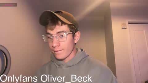 Snapshot of oliver_beck chatting on 11-14-25, 04:00 Oliver Beck online show from 11-14-25, 04:00