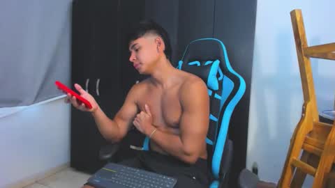 Oliver bray online show from 11-26-25, 04:52