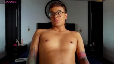 Snapshot of oliver_fuck chatting on 02-03-26, 06:46 HansOliver online show from 02-03-26, 06:46