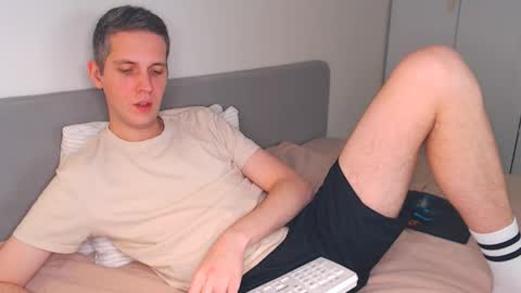 Snapshot of oliver_hort chatting on 12-20-25, 05:09 Oliver online show from 12-20-25, 05:09