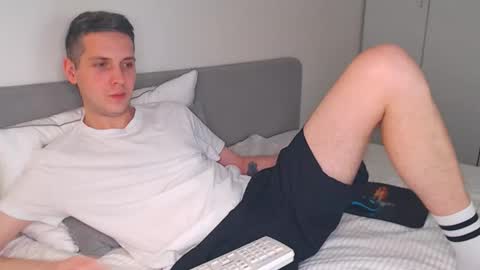 Snapshot of oliver_hort chatting on 02-14-26, 05:10 Oliver online show from 02-14-26, 05:10