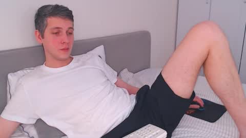 Snapshot of oliver_hort chatting on 03-15-26, 11:49 Oliver online show from 03-15-26, 11:49