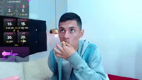 Snapshot of oliver_king_sex chatting on 01-14-25, 05:45 Oliver  Smith online show from 01-14-25, 05:45