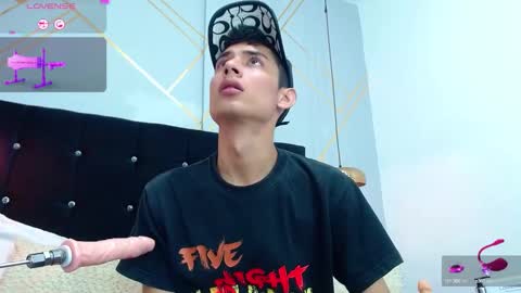 Snapshot of oliver_king_sex chatting on 02-01-25, 03:50 Oliver  Smith online show from 02-01-25, 03:50