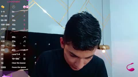 Snapshot of oliver_king_sex chatting on 03-01-25, 09:15 Oliver  Smith online show from 03-01-25, 09:15