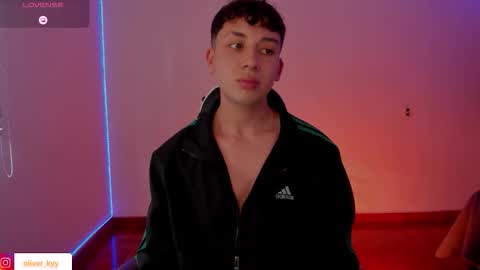 oliveeer online show from 11-19-25, 07:03