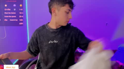 oliveeer online show from 12-16-25, 07:08