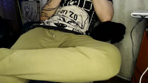 oliver_laid_2023 online show from 11-16-25, 01:11