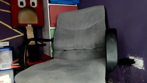 oliver_laid_2023 online show from 08-09-26, 03:23