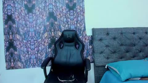 Snapshot of oliver_smith_2 chatting on 03-02-25, 03:27 oliver_smith_2 online show from 03-02-25, 03:27