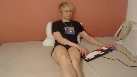 Oliver online show from 04-25-26, 01:19