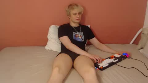 Oliver online show from 04-26-26, 01:36