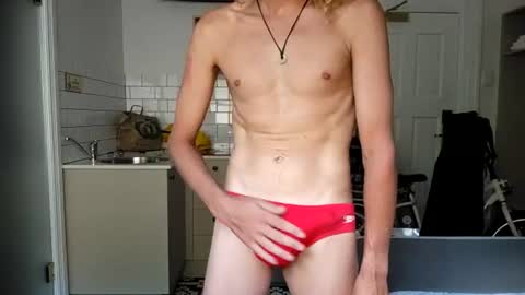 Snapshot of oliverblack420 chatting on 11-27-25, 07:10 Blonde Surfer Boy online show from 11-27-25, 07:10