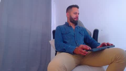 Snapshot of oliverdrew1 chatting on 12-08-24, 07:11 oliver online show from 12-08-24, 07:11